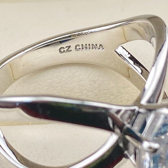 UTC 925 Sterling Silver Heart Shaped CZ, Love & Romance Ring Size 8 - 5.7 Gm. - Picture 13 of 15